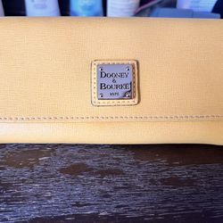 Dooney & Bourke Wallet 
