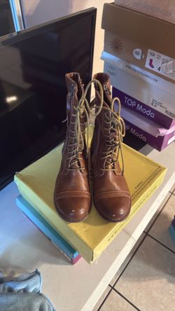 Women’s combat boots