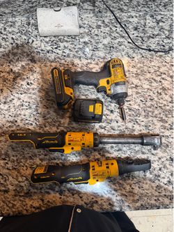 DEWALT 20V XR Brushless Ratchet Set + Impact Driver w/ 2 Batteries