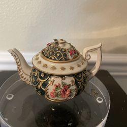 NINI 1999  Vintage Victoria Teapot Hand-Painted