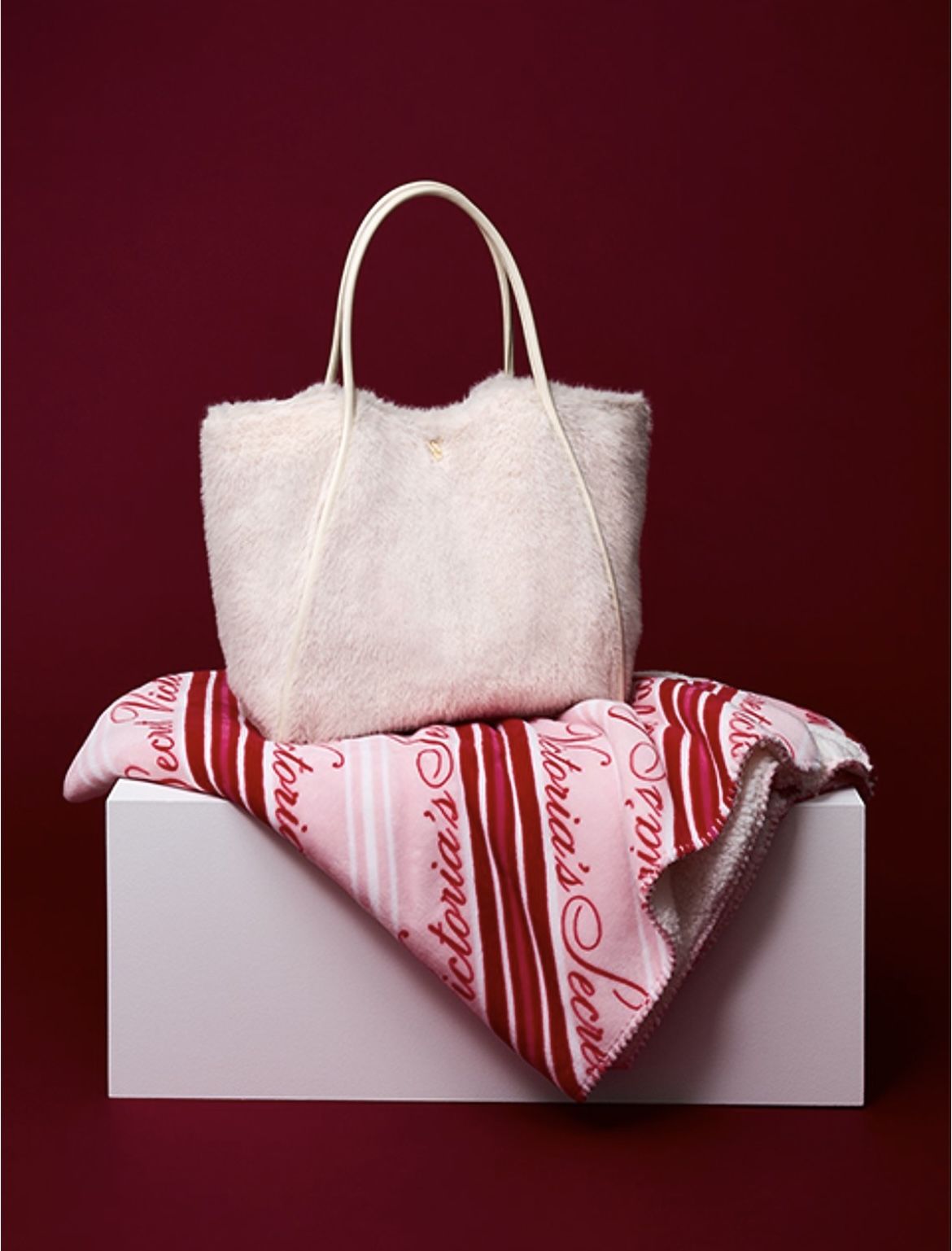 Victorias Secret Cozy Fleece Blanket & Faux Fur Tote Duo