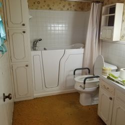Jetted Walk In Tub (Great Condition)