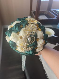 Quinceañera Ramo And Crown