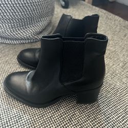 Black clarks chelsea boots women's