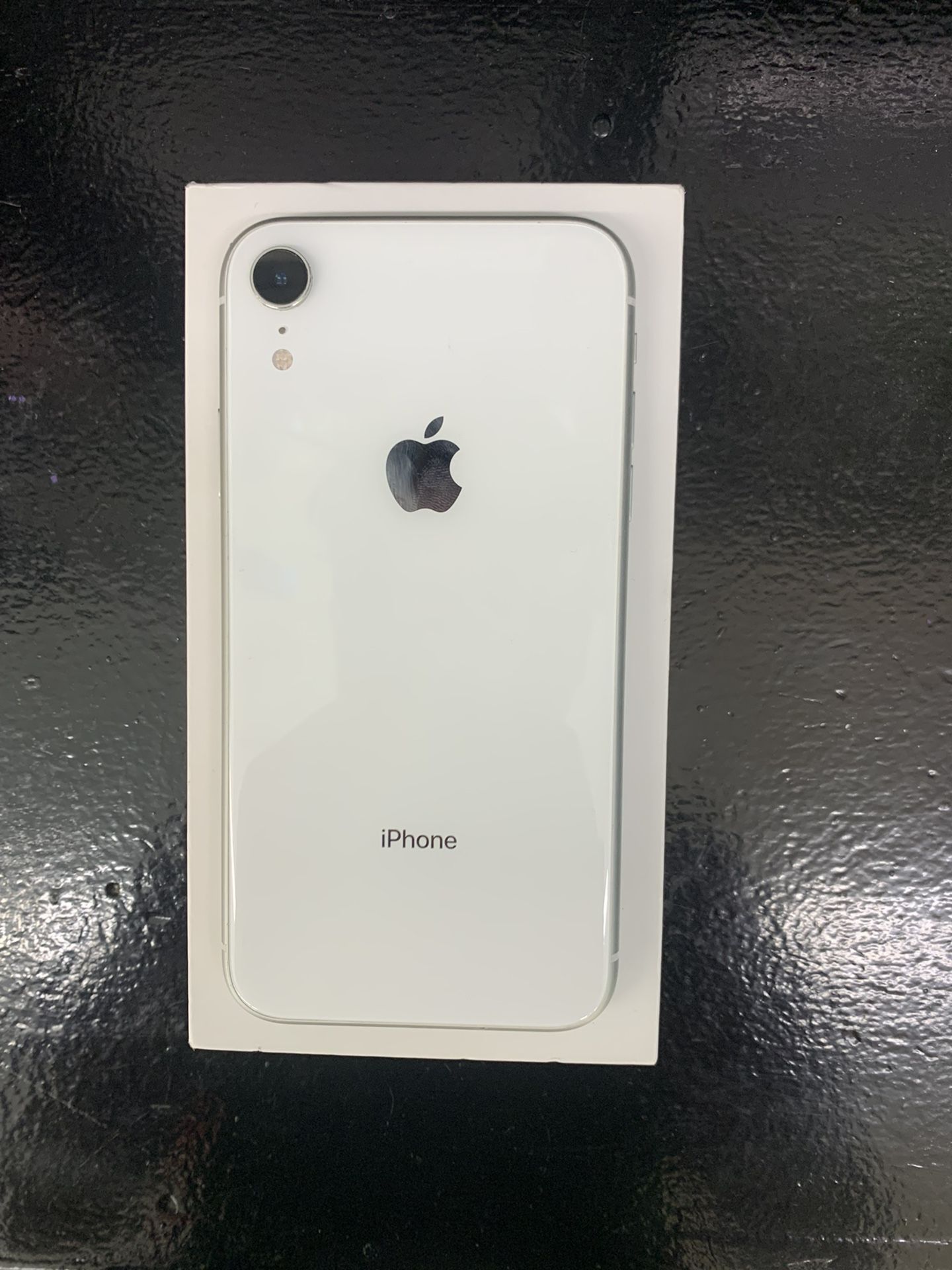 IPHONE XR 64 GB UNLOCKED
