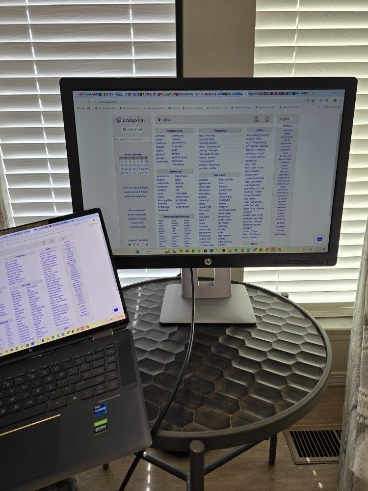HP E242 24inch Monitor - Like new!