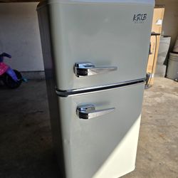 Retro Fridge With Freezer
