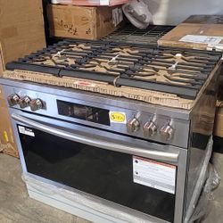 Frigidaire Gallery 36 in. 6-Burner Slide-in Gas Range in Stainless Steel with Total Convection and Air Fry GCFG3661AF $1000