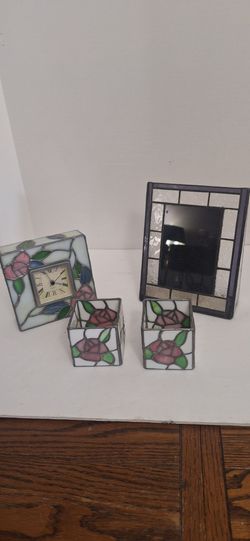 Pretty stained class decorative pieces