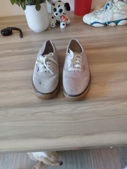 Men's 7.5 or Women's 9 Vans