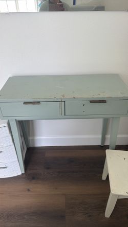 Beautiful table ( desk )