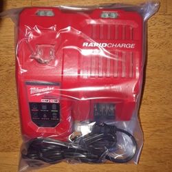 Milwaukee Dual Port Fast Charger For 12 And 18 Volt Batteries