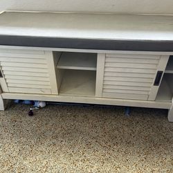 🌟 Stylish White Bench with Sliding Cabinet Doors: Versatile Storage and Comfort!