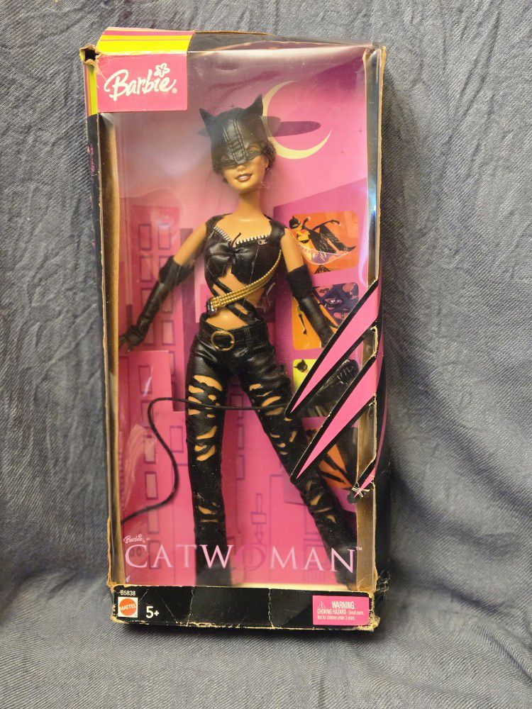 Catwoman ((Halle Berry) Collectable Doll
