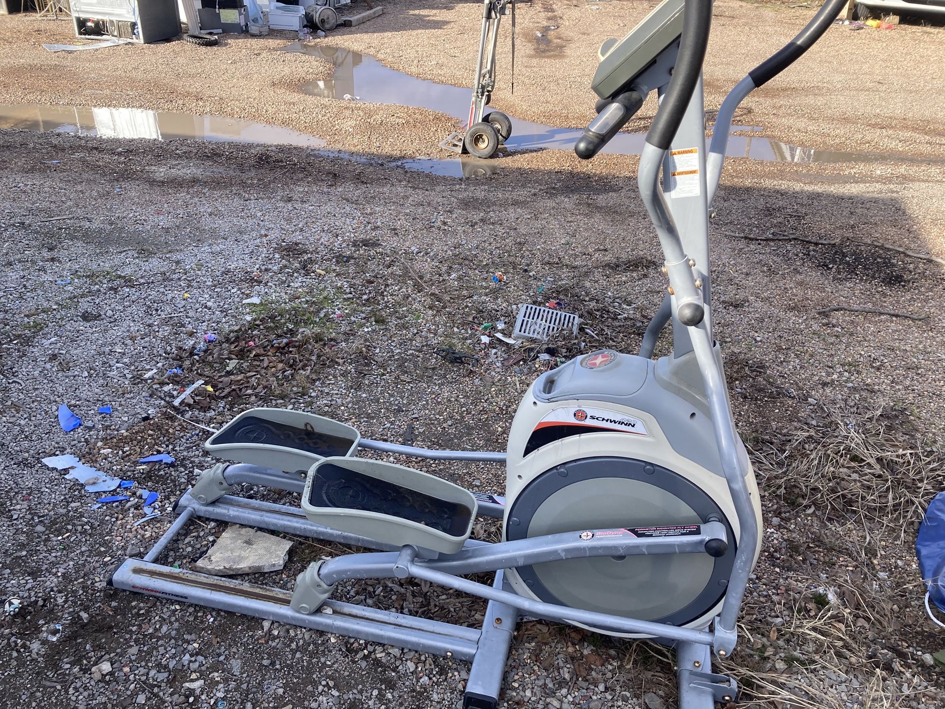 Schwinn 420 Elliptical Excercise Trainer.
