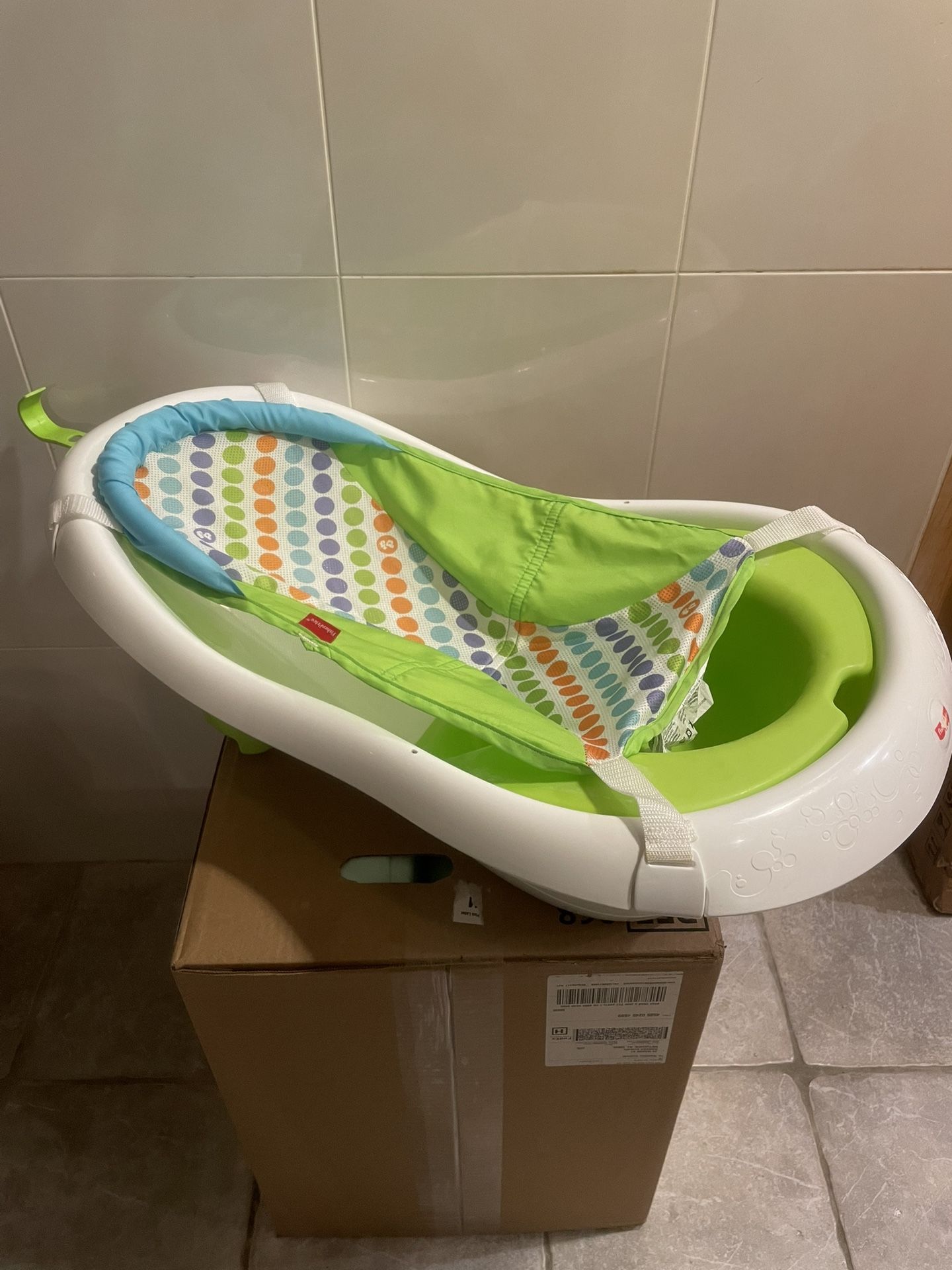 Fisher-Price Baby to Toddler Bath 4-In-1 Sling 'N Seat Tub with Removable Infant Support