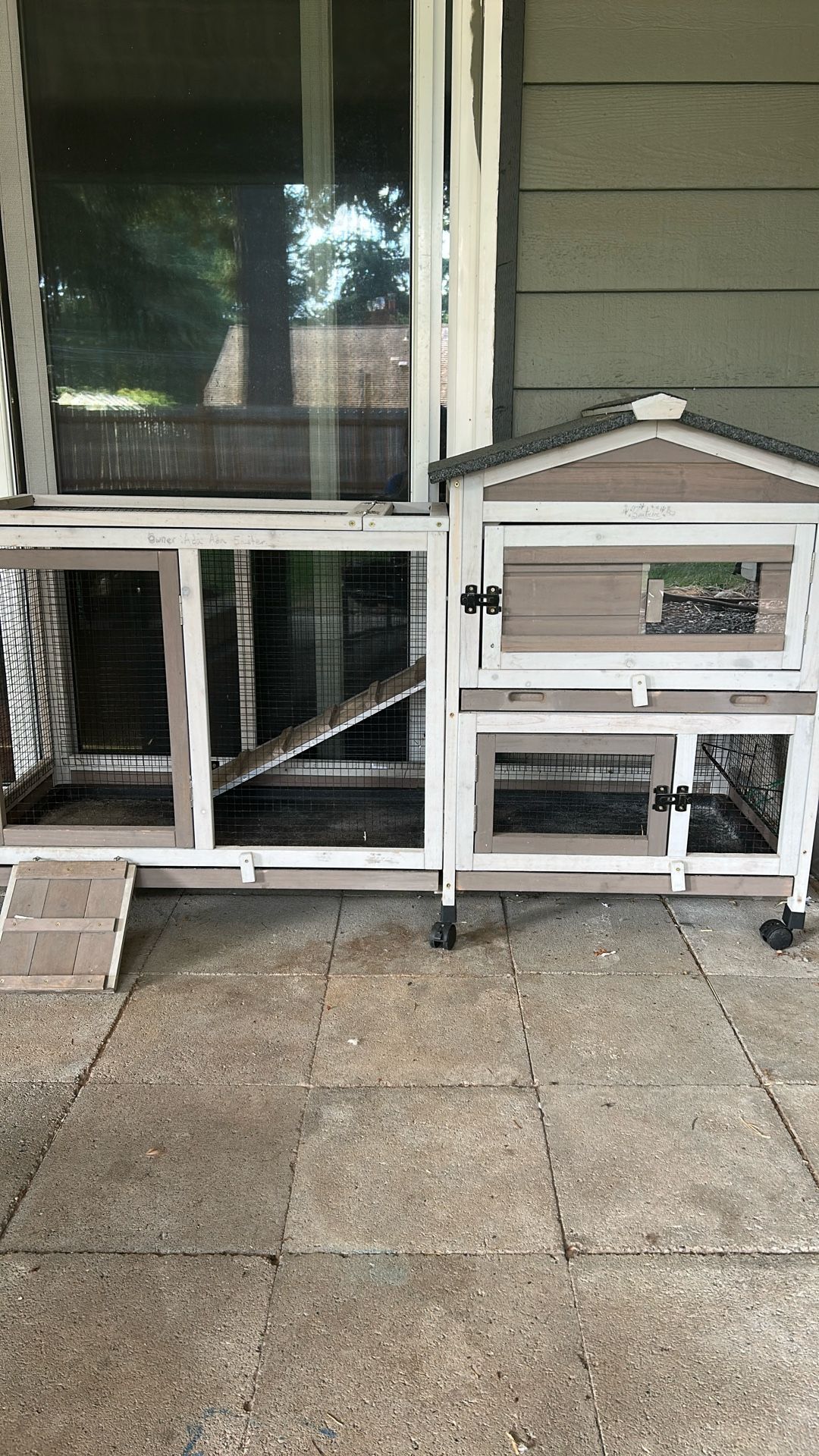 Bunny Hutch, Bunny Food/hay