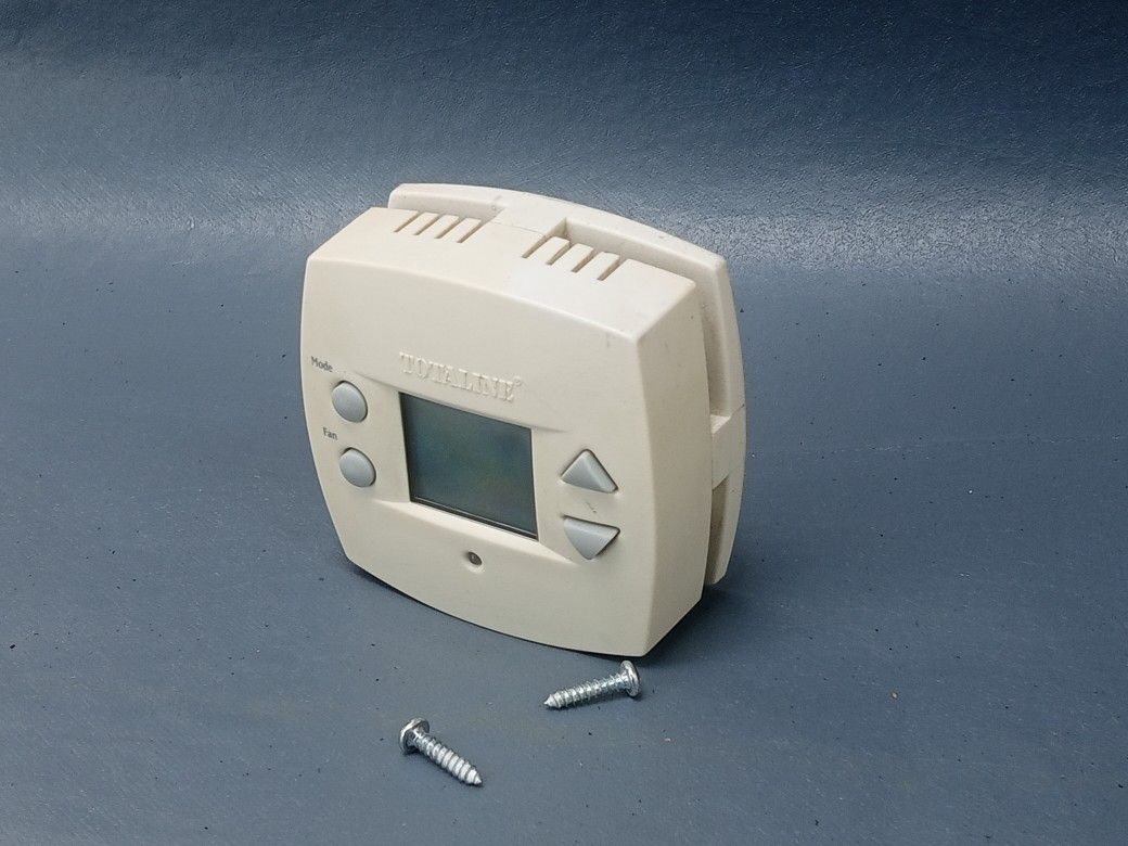 Totaline wall thermostat p474-1010 Programmable. Digital Thermostat. 1 Pack