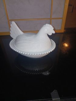 Fenton  White Milk Glass Hen On Her Nest 