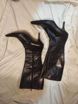 Women boots Size 8