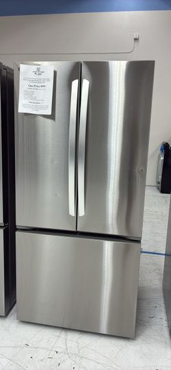 UP TO 50%OFF/ WAS$2188 NOW$999 33”wide Counter Depth Max refrigerator with Ice Maker