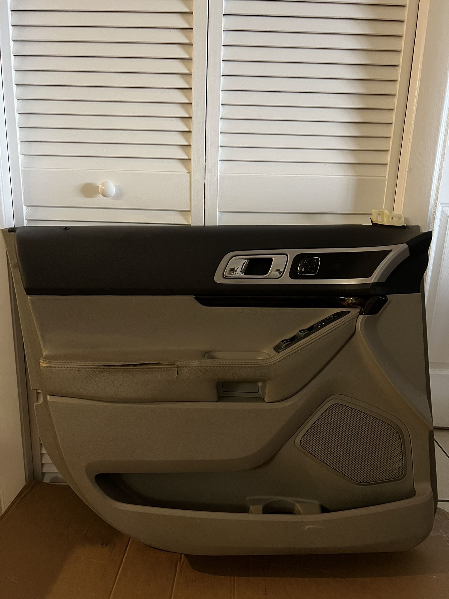 Explorer 2011-15 Driver Side Door Panel