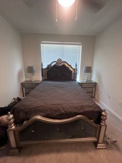 4 piece bedroom set (plus lamps and small tv included)