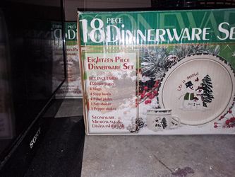 18 Piece Let It Snow Dinnerware Set