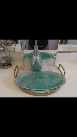 Tahari bathroom decor