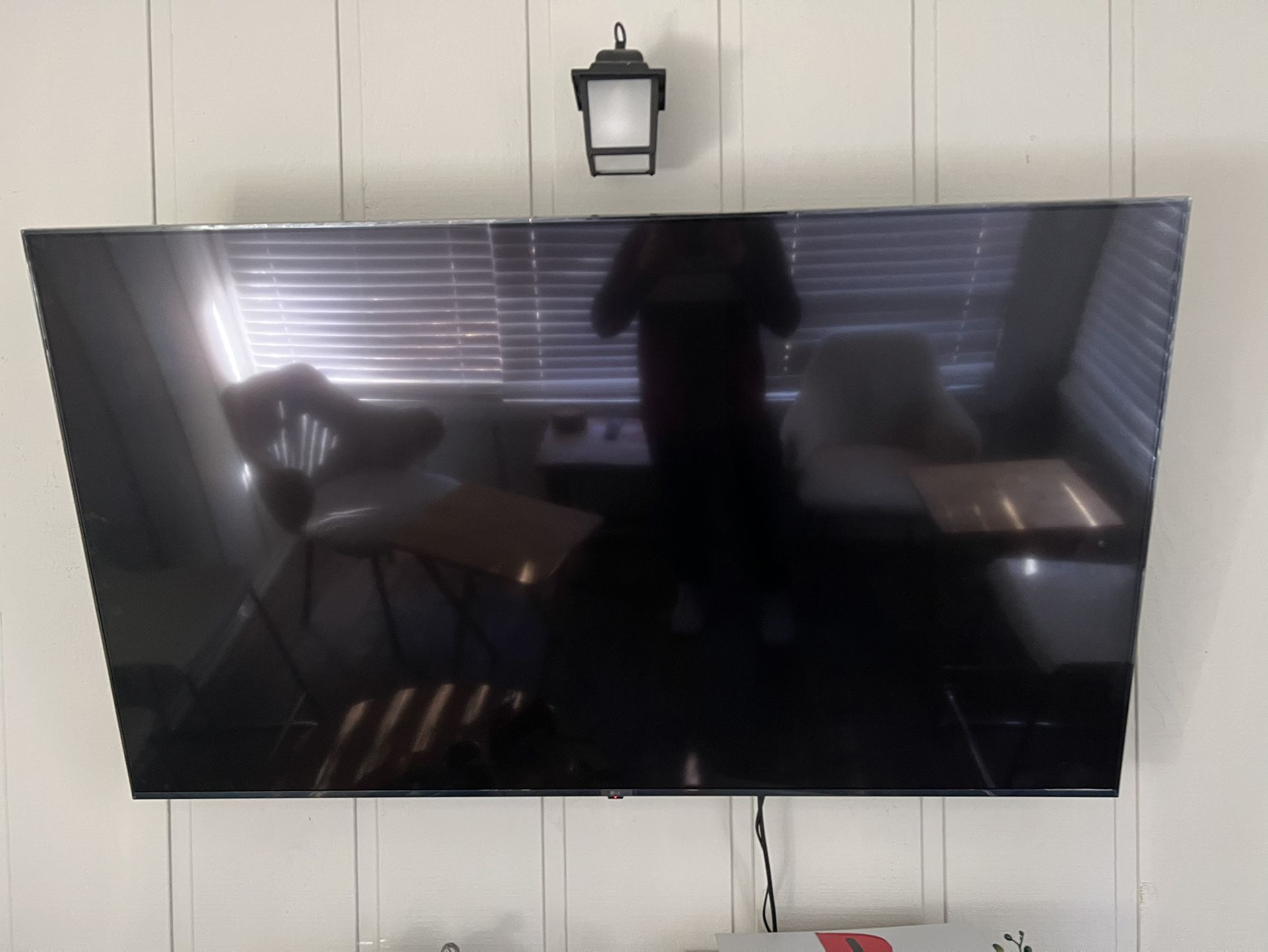 70 Ish TV LG 300