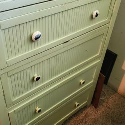 Dresser