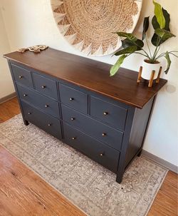 🪴Beautiful Dark Olive Green & Walnut Wood Dresser! Delivery available! 👀