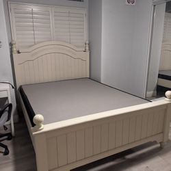 Bedroom Set Incl bed frame (Queen), box spring, dresser, desk & chair.