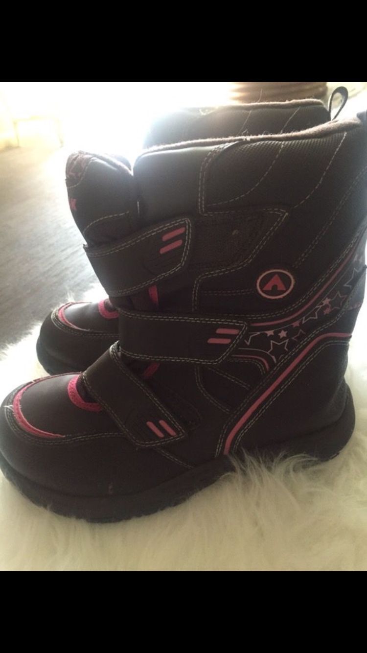 Kids AIRWALK snow boots size 2