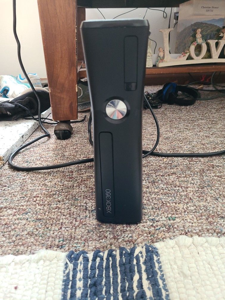 Xbox360 Plus 4 Controller's, Games, Headphones