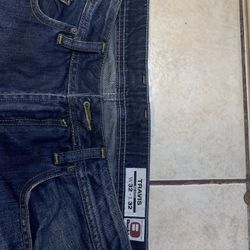 Buckle jeans