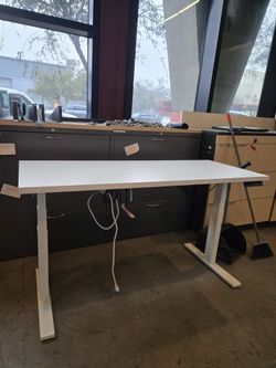 Amq Electric Sit And Stand Ergonomic Desk dual motor