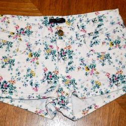 H&M Ladies White Floral Denim Shorts Size 2