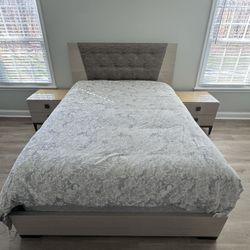 Queen Bedroom Set With 2 Nightstands And Dressed