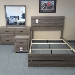 New 4 Pc Queen Bedroom Set With Queen Bedframe Dresser Mirror Nightstand 