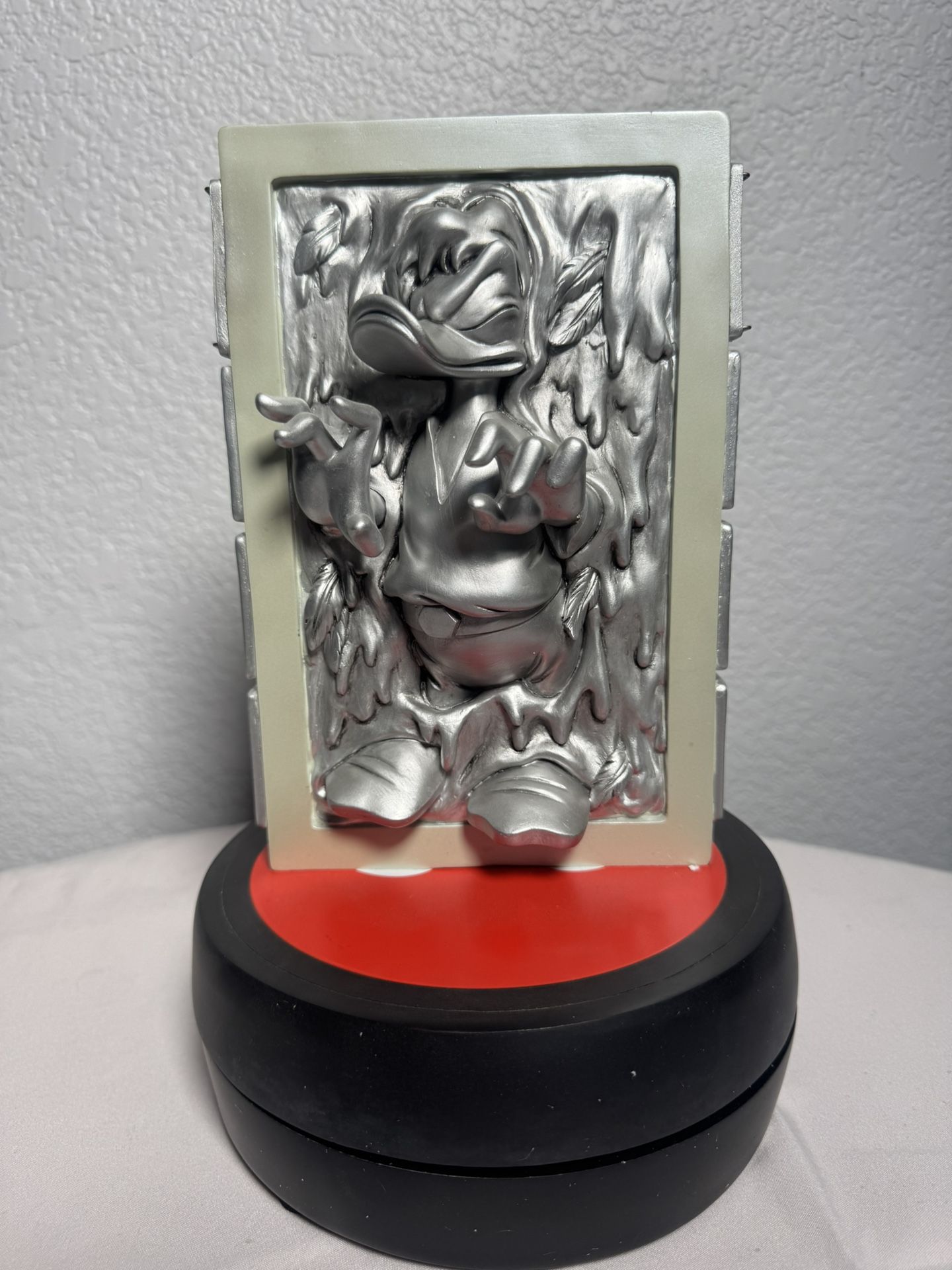 Disney Star Wars Weekends Donald Duck in Carbonite LE 1977 Costa Alavezos Figure w/ Box & Pins