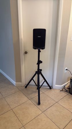Used Samson XP106 Rechargeable PA System (With Stand) $250