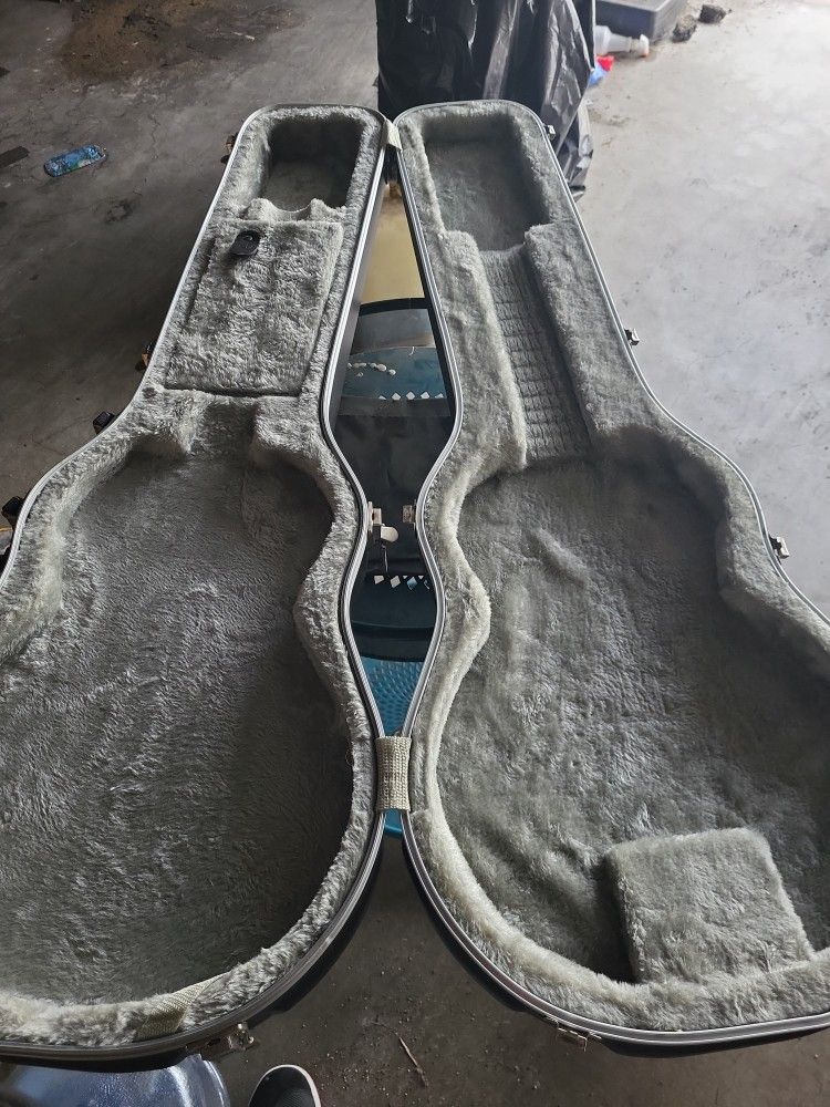 Roadrunner Guitar Case. Hard Shell