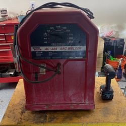 Welder Lincoln AC 225