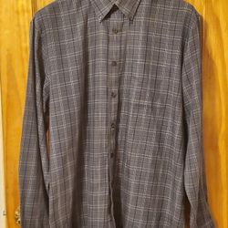 Van Heusen Men's Long-Sleeve Yard-Dyed Gingham Check. Condition is "Pre-owned". Shipped with USPS Priority Mail.

PRODUCT DETAILS
Closure Type Button
