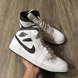 Men's Nike Air Jordan 1 Mid Top Shoes DQ8426-132 US 14 White Black Gently Used