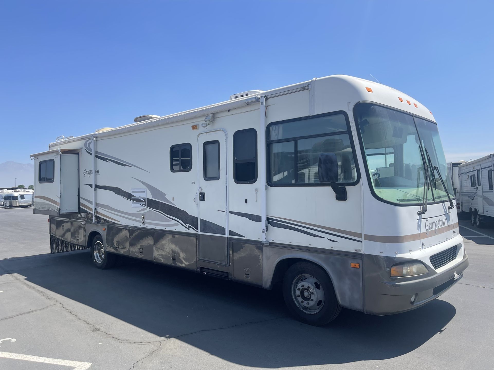 2004 Forest river Georgetown 325