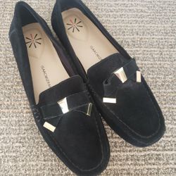 Issac Mizrahi Brand Suede Flats With Bow Size 8