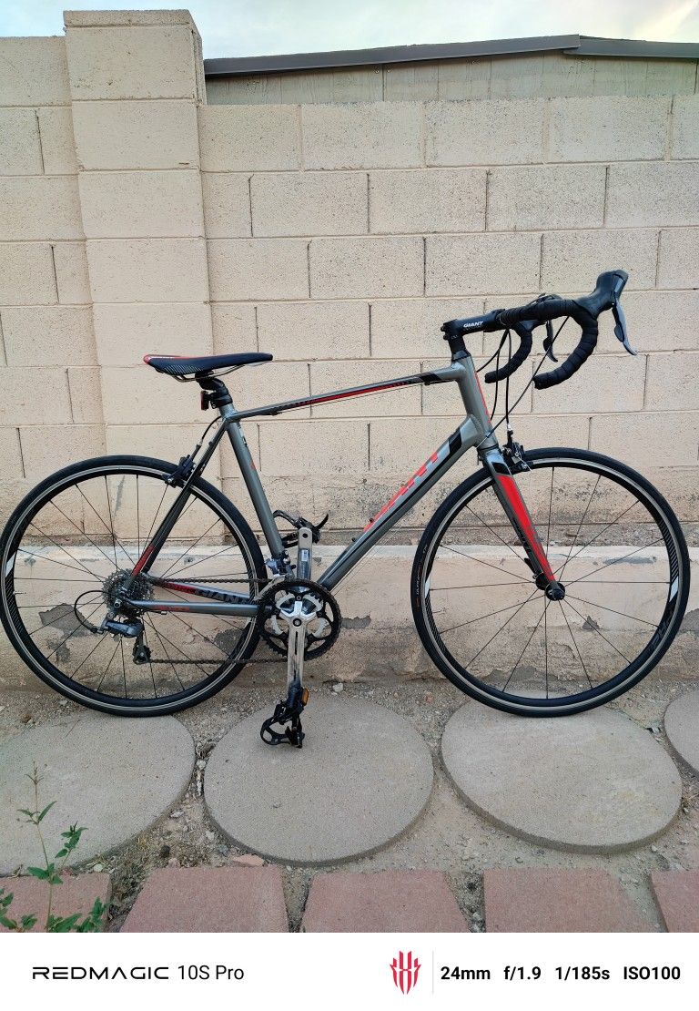 Giant Defy 5 Road Bike