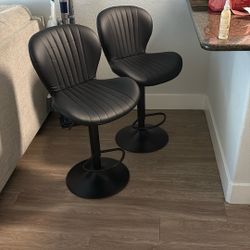 2 Black barstools